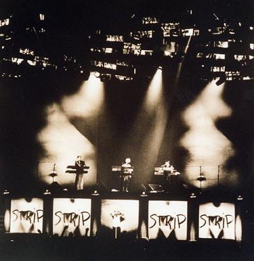 20060710172910-depeche-20mode-20devotional-20tour-201993-20a.jpg
